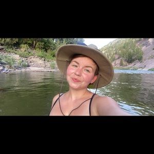 Meet your Posher, Laura